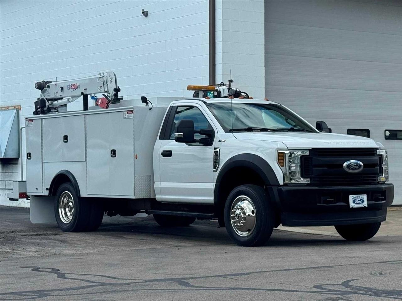 Ford Super Duty F-550 DRW XL 4WD Reg Cab 145" WB 60" CA 2018