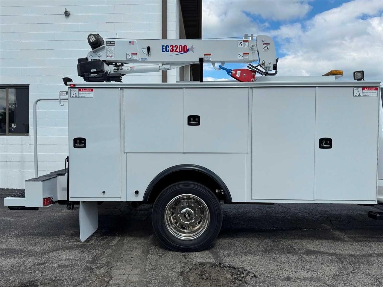 Ford Super Duty F-550 DRW XL 4WD Reg Cab 145" WB 60" CA 2018