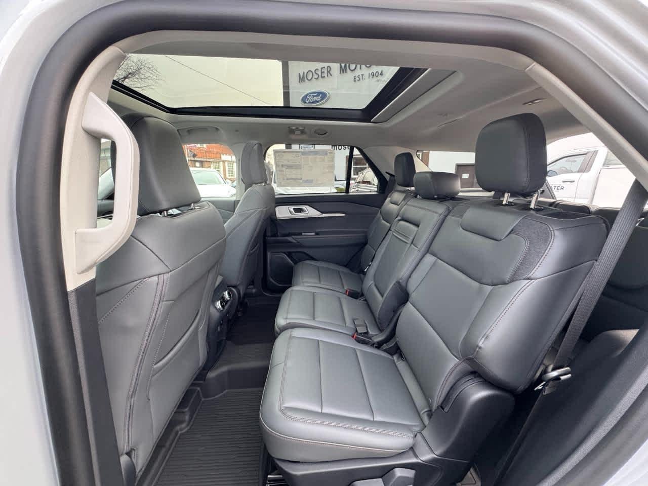 Ford Explorer Active w/100A Pkg 4WD 2026