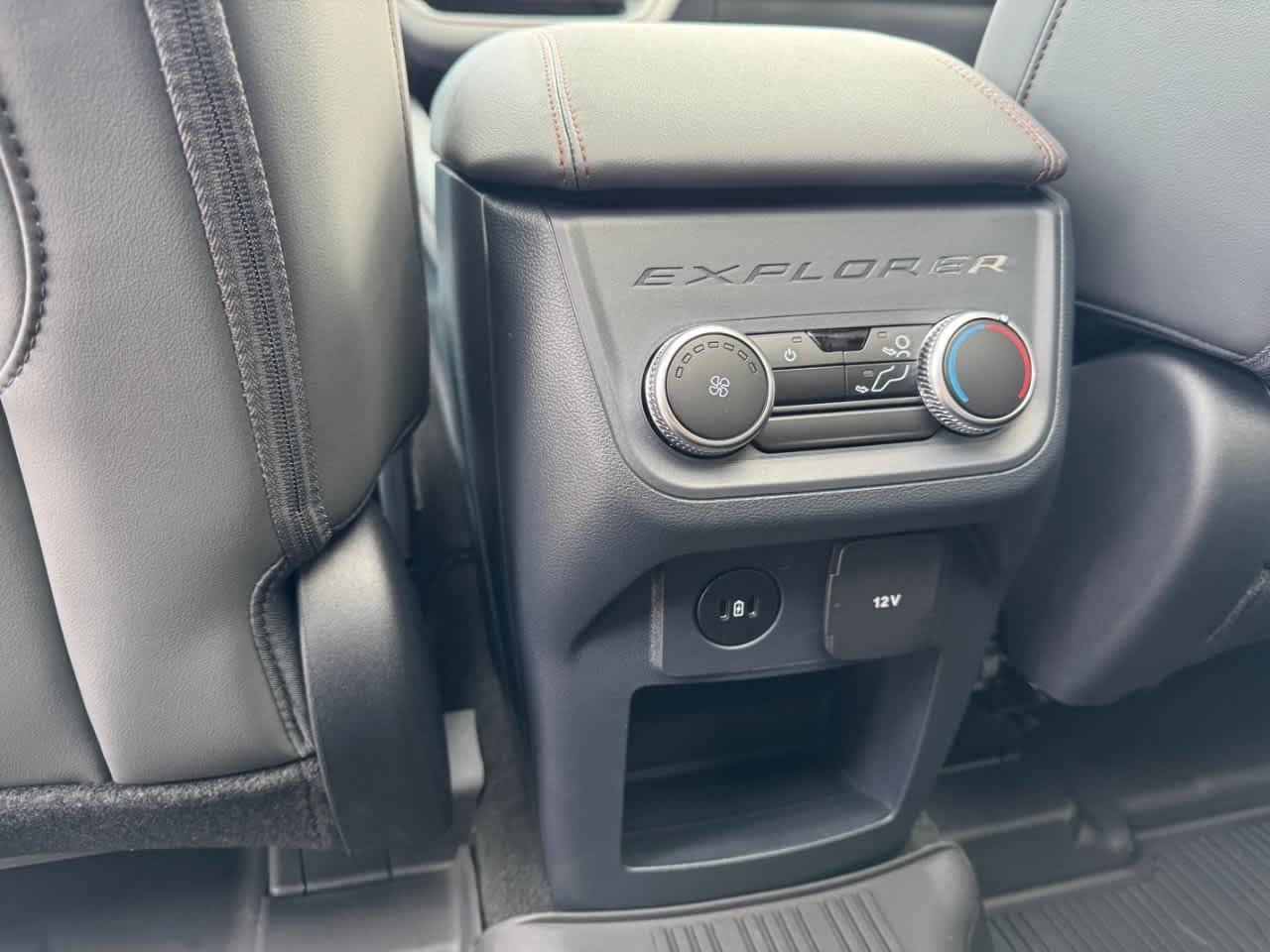 Ford Explorer Active w/100A Pkg 4WD 2026