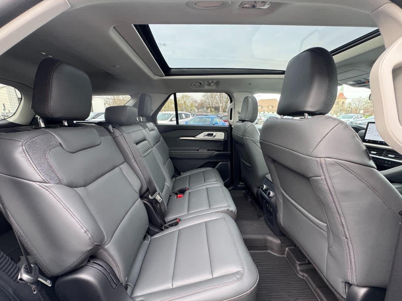 Ford Explorer Active w/100A Pkg 4WD 2026