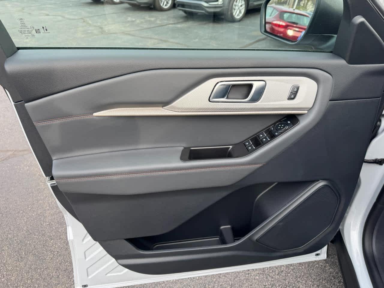 Ford Explorer Active w/100A Pkg 4WD 2026
