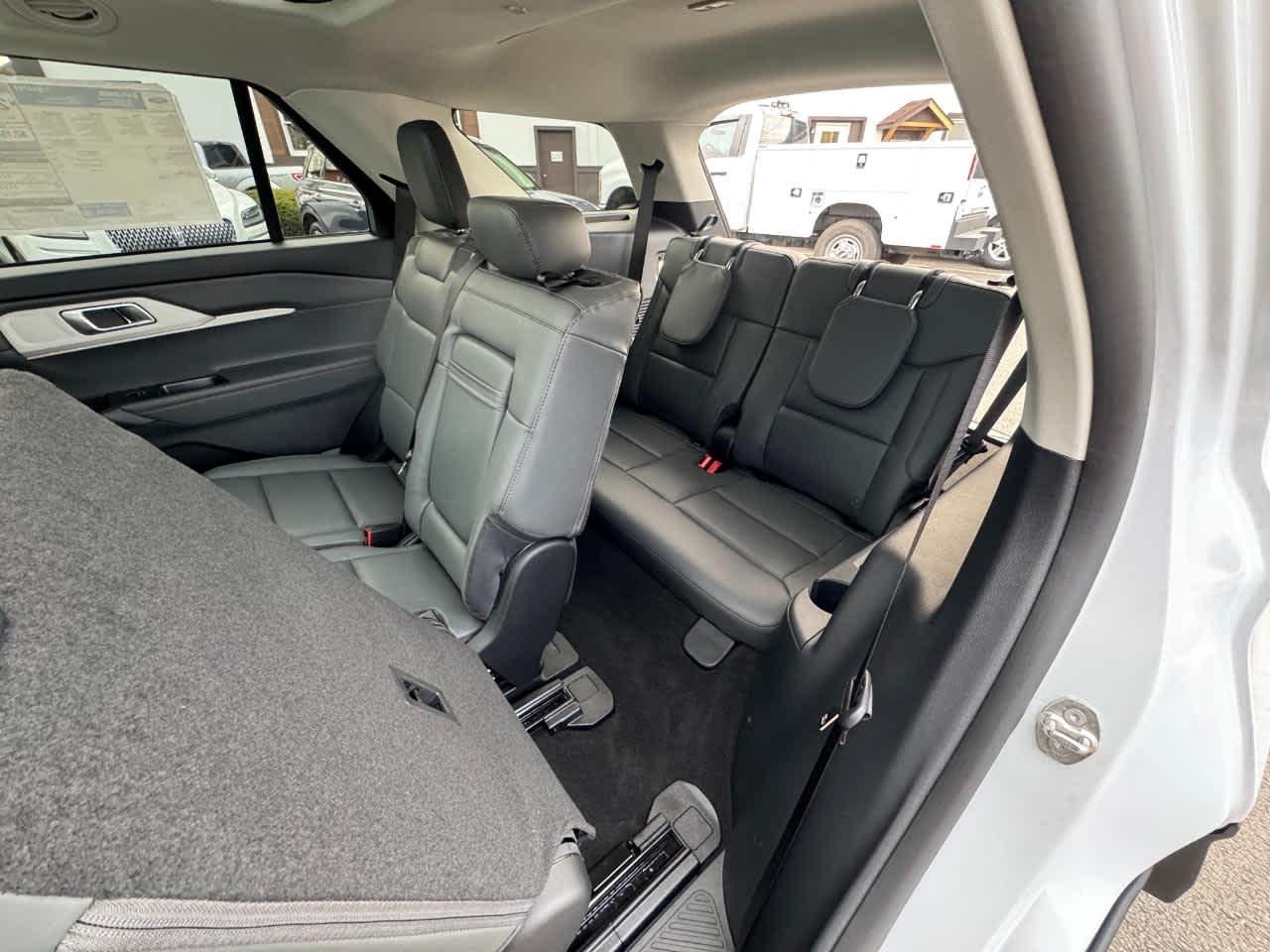 Ford Explorer Active w/100A Pkg 4WD 2026