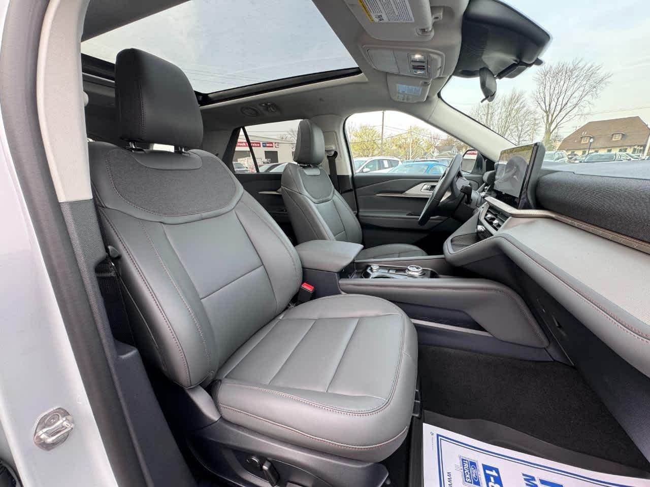 Ford Explorer Active w/100A Pkg 4WD 2026
