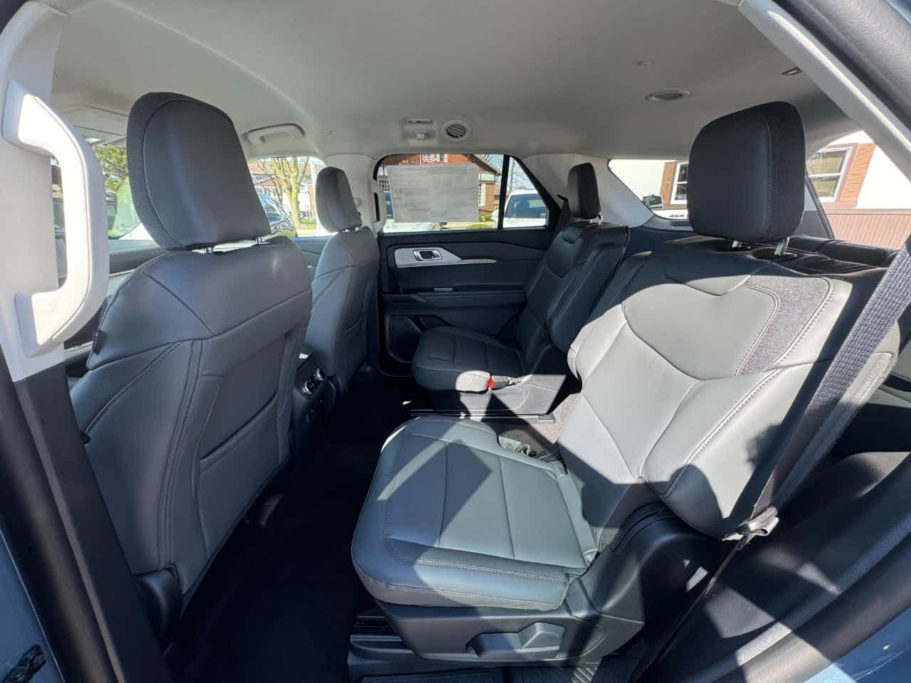 Ford Explorer Active w/100A Pkg 4WD 2026