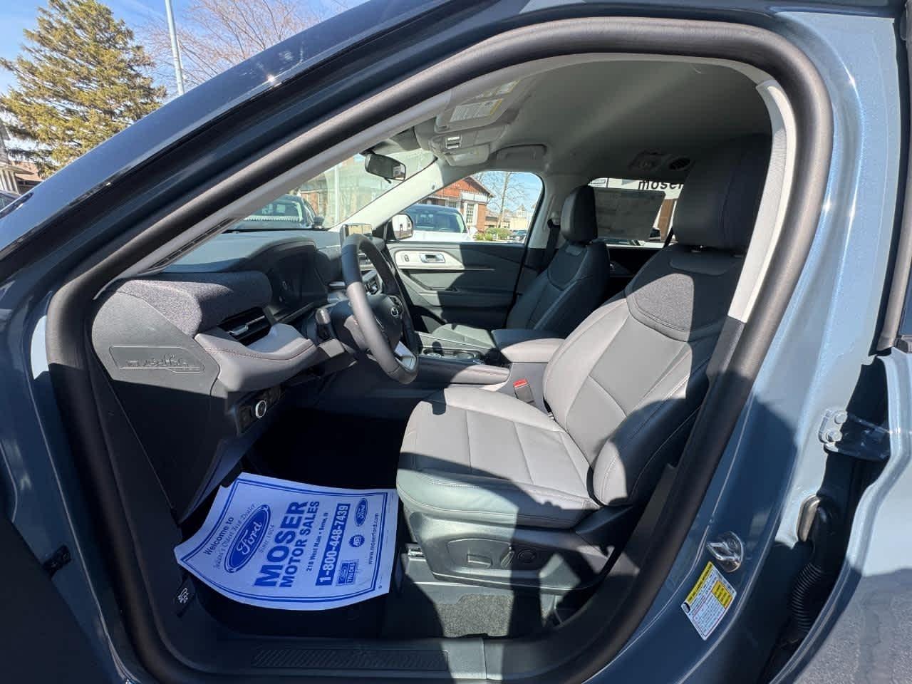Ford Explorer Active w/100A Pkg 4WD 2026