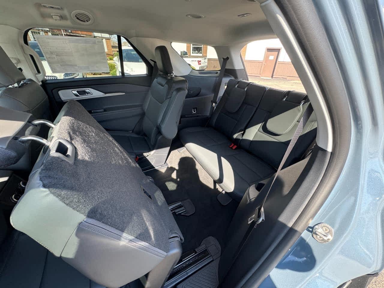 Ford Explorer Active w/100A Pkg 4WD 2026