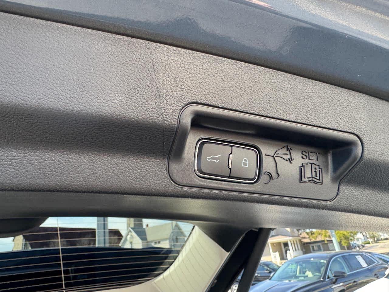 Ford Explorer Active w/100A Pkg 4WD 2026