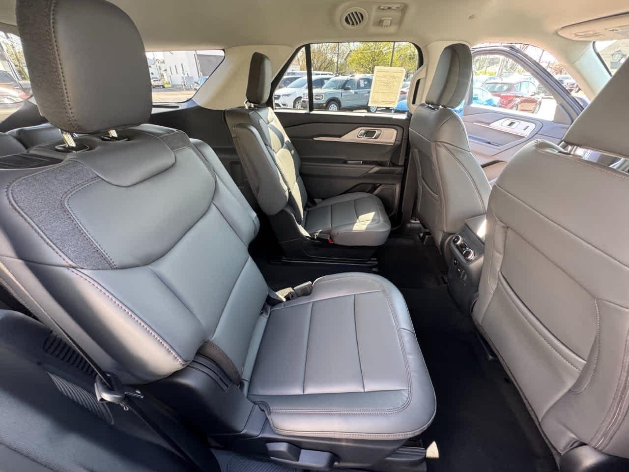 Ford Explorer Active w/100A Pkg 4WD 2026
