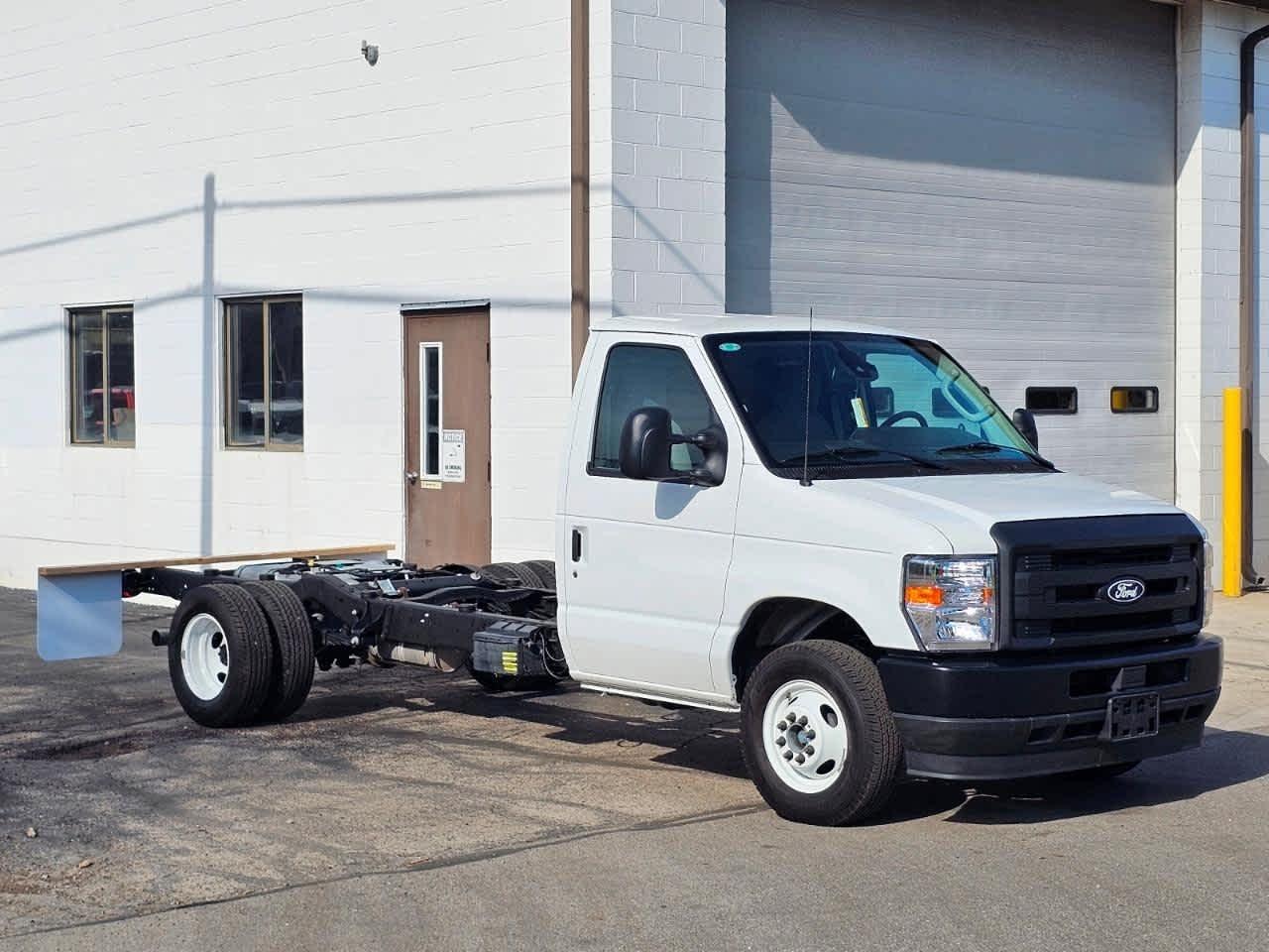 Ford E-Series Cutaway E-350 SRW 138" WB 2027