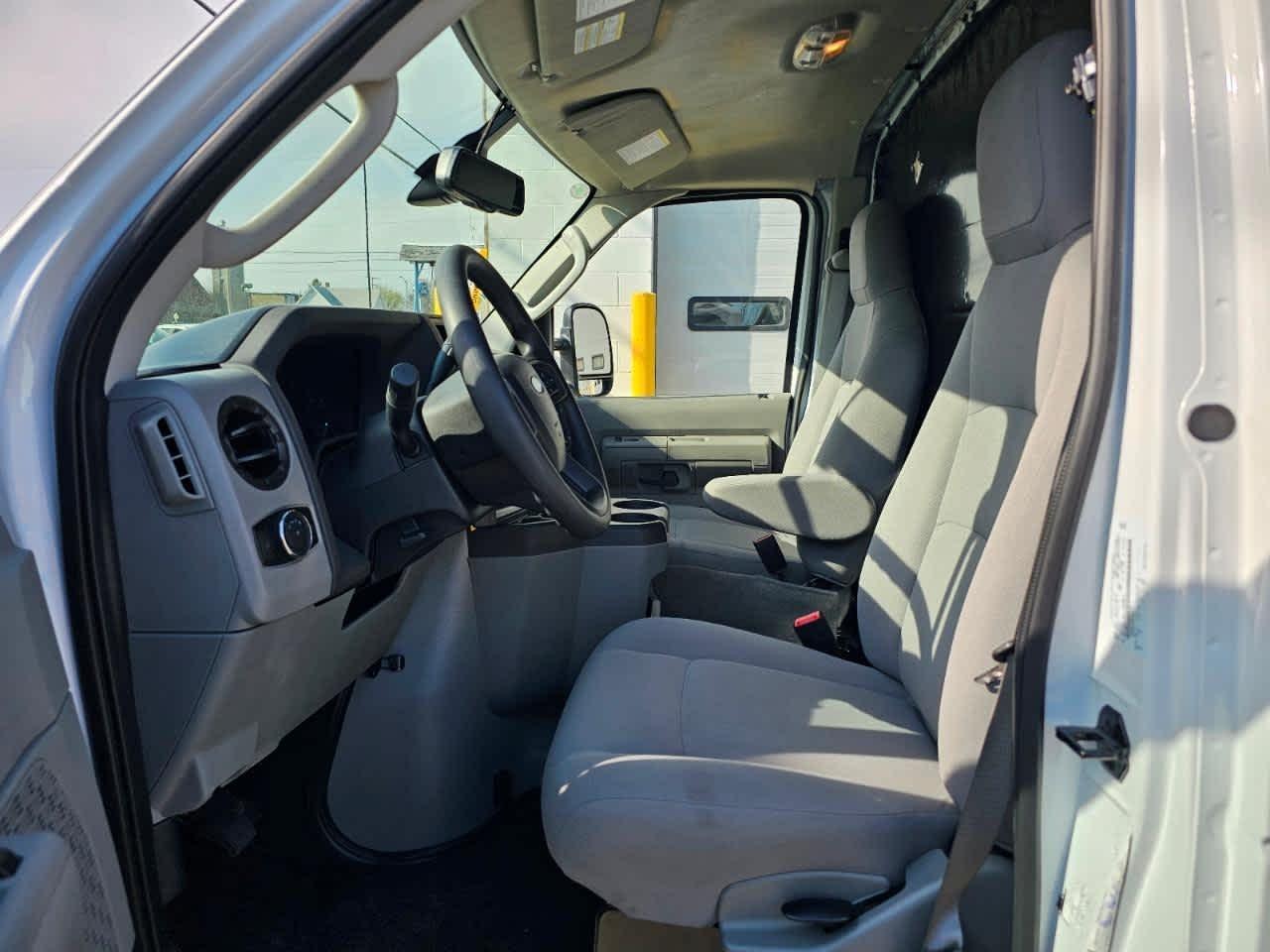 Ford E-Series Cutaway E-350 SRW 138" WB 2027