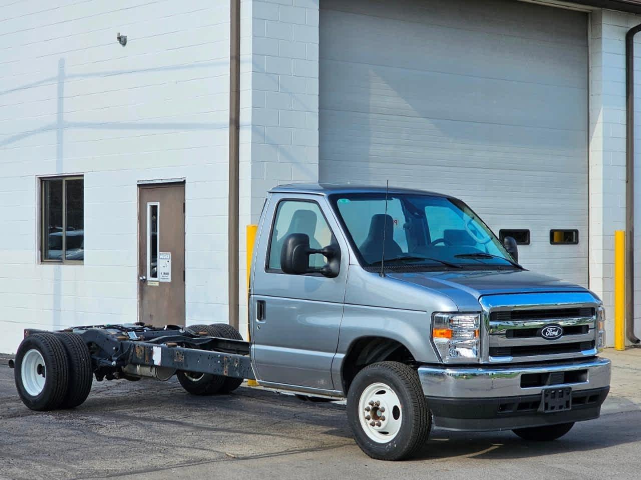 Ford E-Series Cutaway E-350 SRW 138" WB 2027