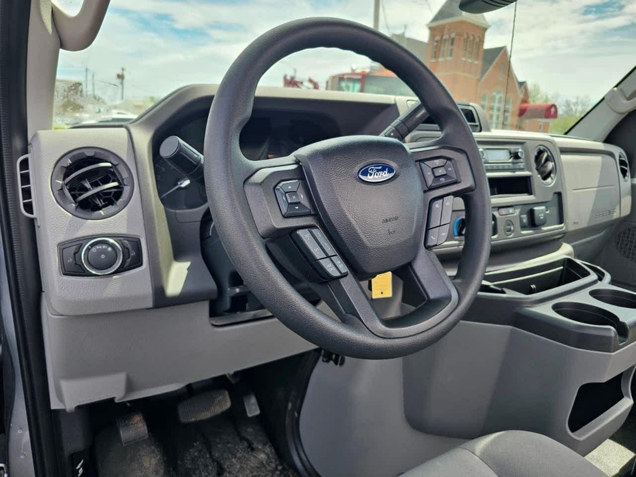 Ford E-Series Cutaway E-350 DRW 176" WB 2027
