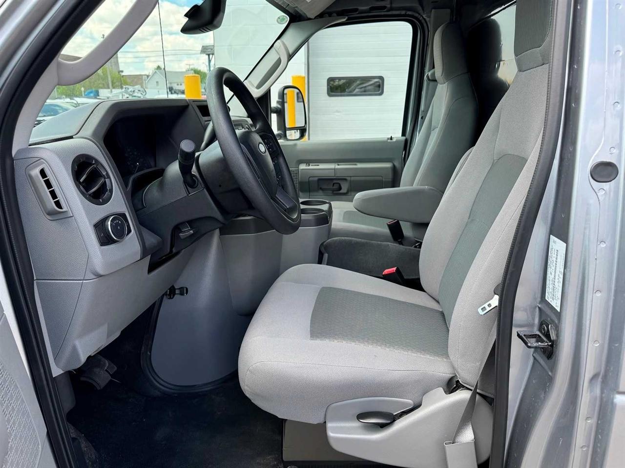 Ford E-Series Cutaway E-350 DRW 176" WB 2027