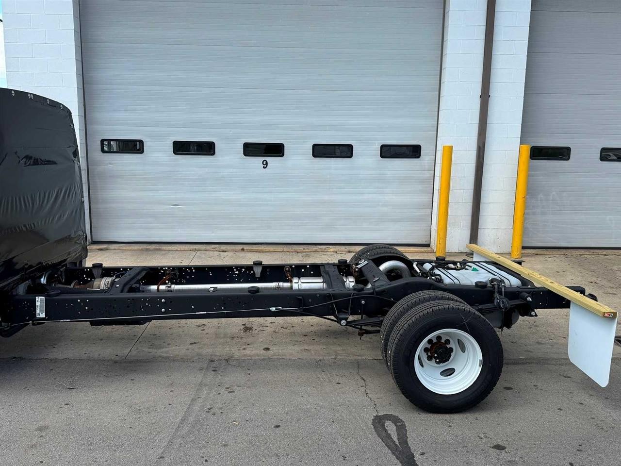 Ford E-Series Cutaway E-350 DRW 176" WB 2027