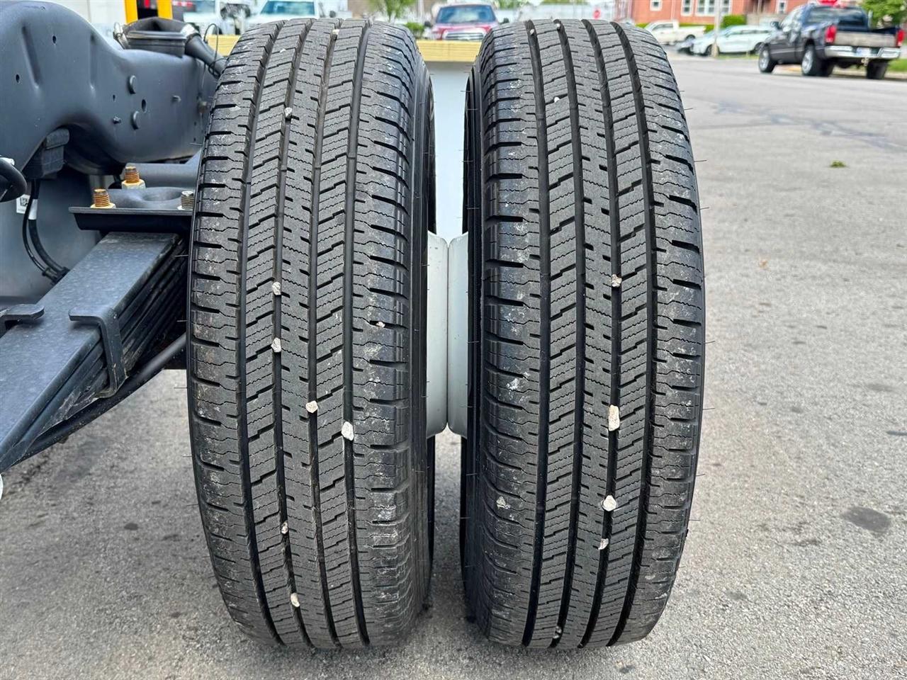 Ford E-Series Cutaway E-350 DRW 176" WB 2027