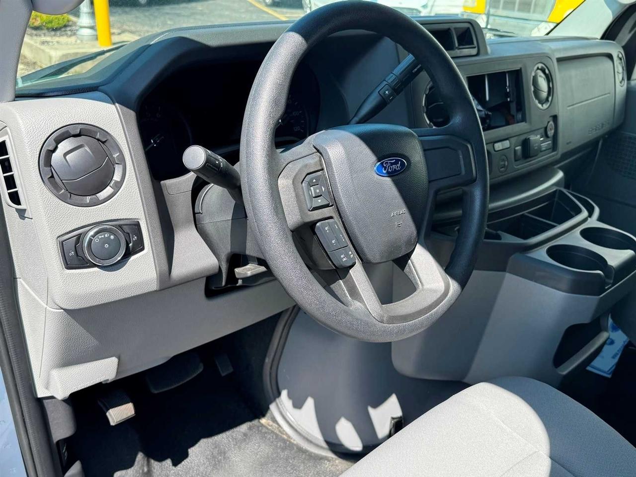 Ford E-Series Cutaway E-450 DRW 158" WB 2027