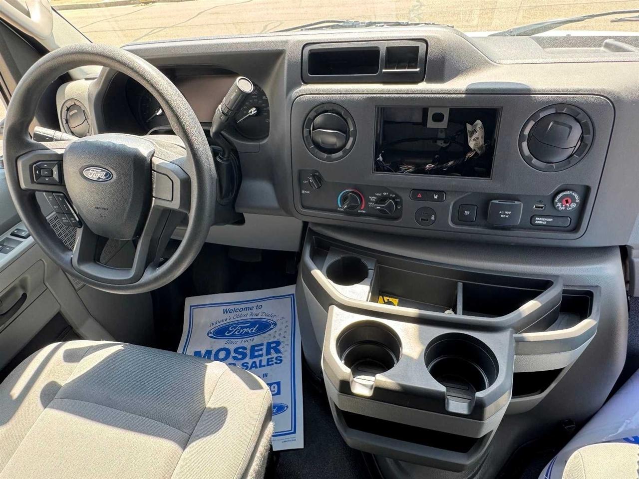Ford E-Series Cutaway E-450 DRW 158" WB 2027