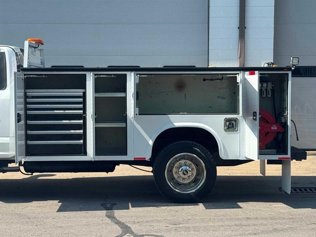 Ford Super Duty F-550 DRW XL 4WD Reg Cab 145" WB 60" CA 2018