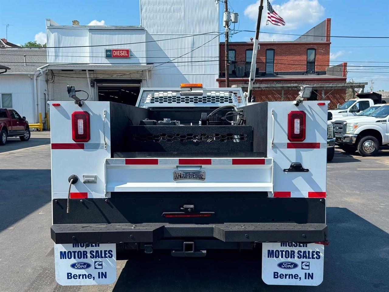 Ford Super Duty F-550 DRW XL 4WD Reg Cab 145" WB 60" CA 2018