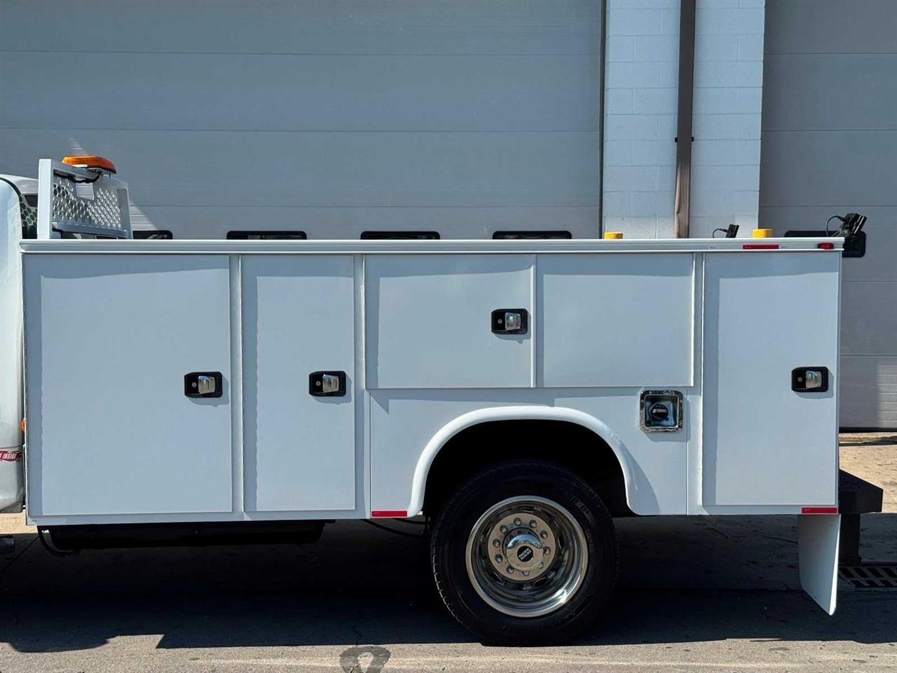 Ford Super Duty F-550 DRW XL 4WD Reg Cab 145" WB 60" CA 2018