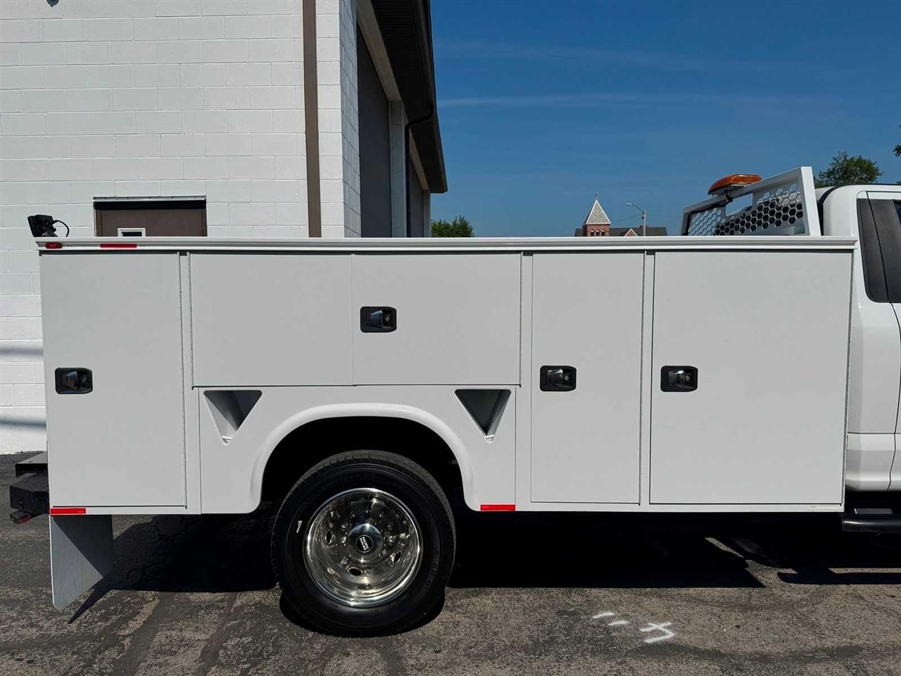 Ford Super Duty F-550 DRW XL 4WD Reg Cab 145" WB 60" CA 2018