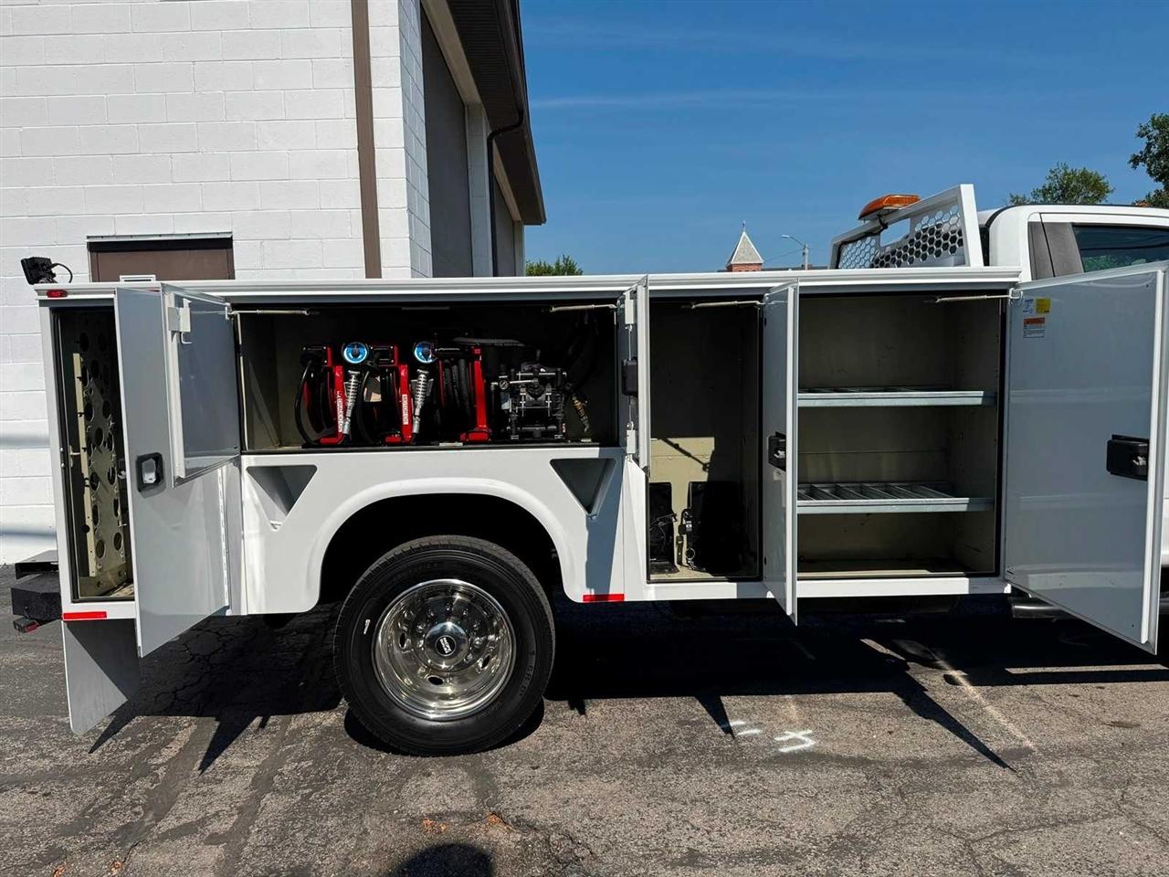 Ford Super Duty F-550 DRW XL 4WD Reg Cab 145" WB 60" CA 2018