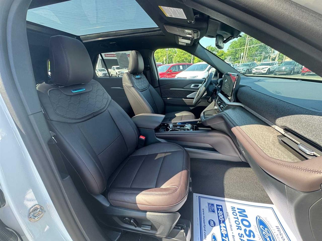 Ford Explorer Platinum 4WD 2026
