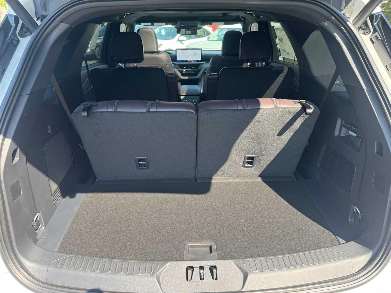 Ford Explorer Platinum 4WD 2026