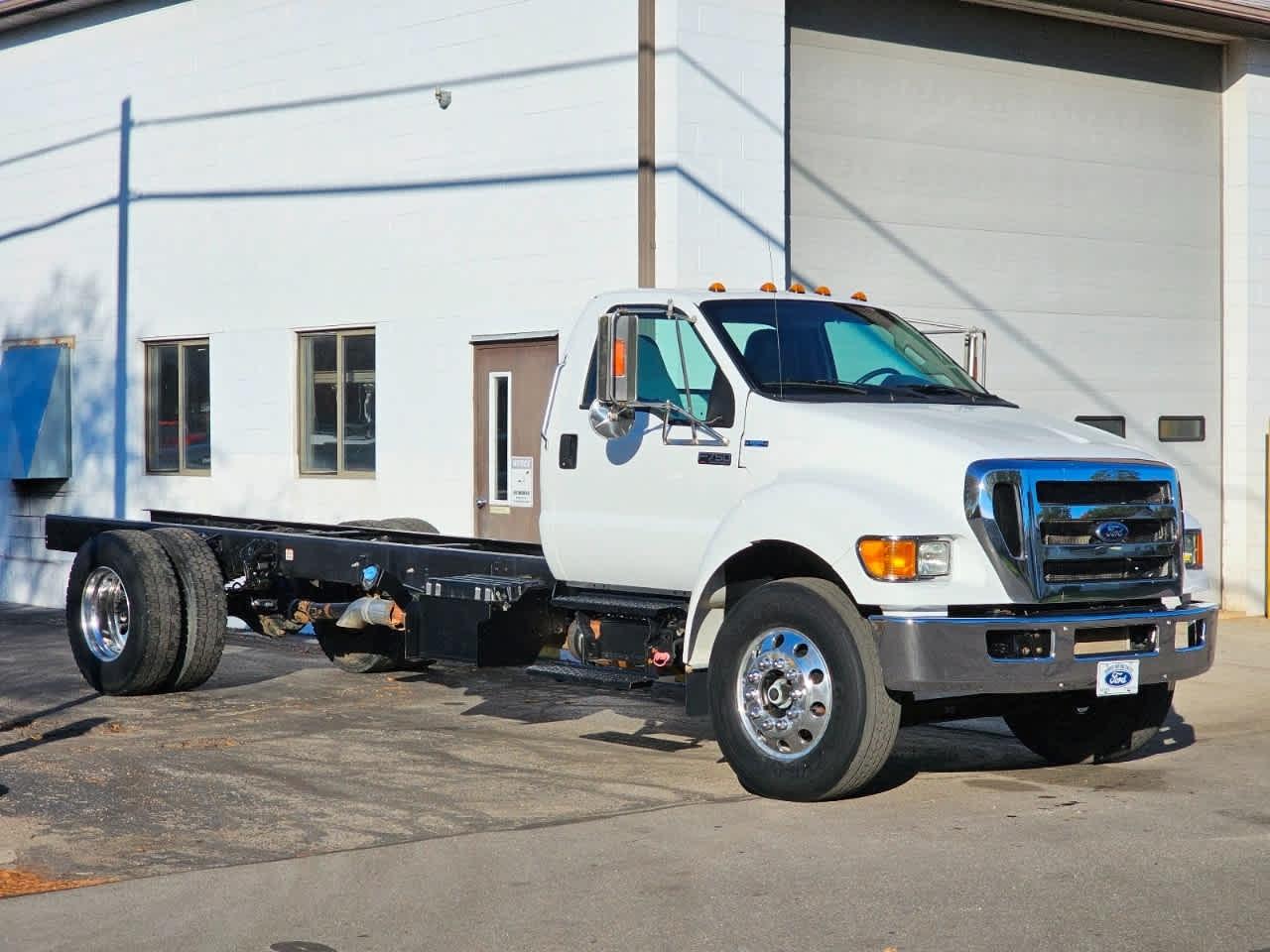Ford Super Duty F-750 Straight Frame Reg Cab XL 2015
