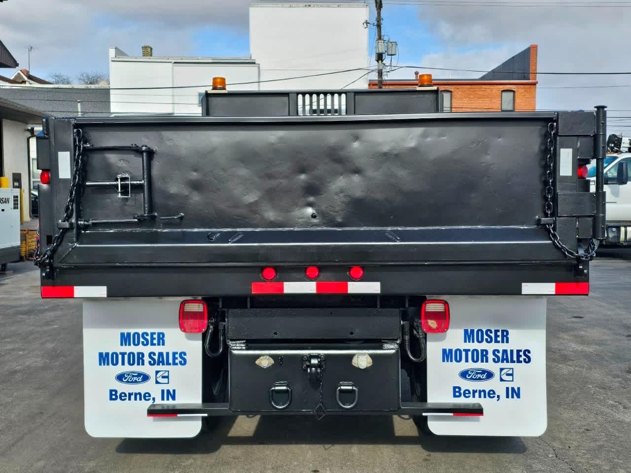 Ford Super Duty F-750 Straight Frame Reg Cab XL 2011