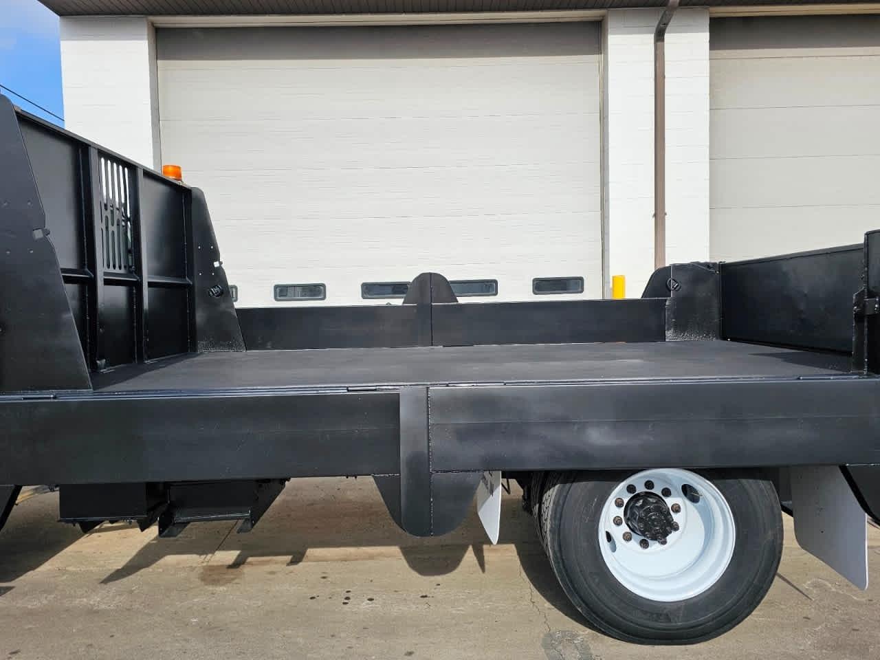 Ford Super Duty F-750 Straight Frame Reg Cab XL 2011