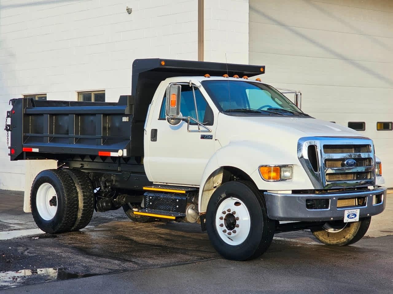 Ford Super Duty F-750 Straight Frame Reg Cab XL 2015
