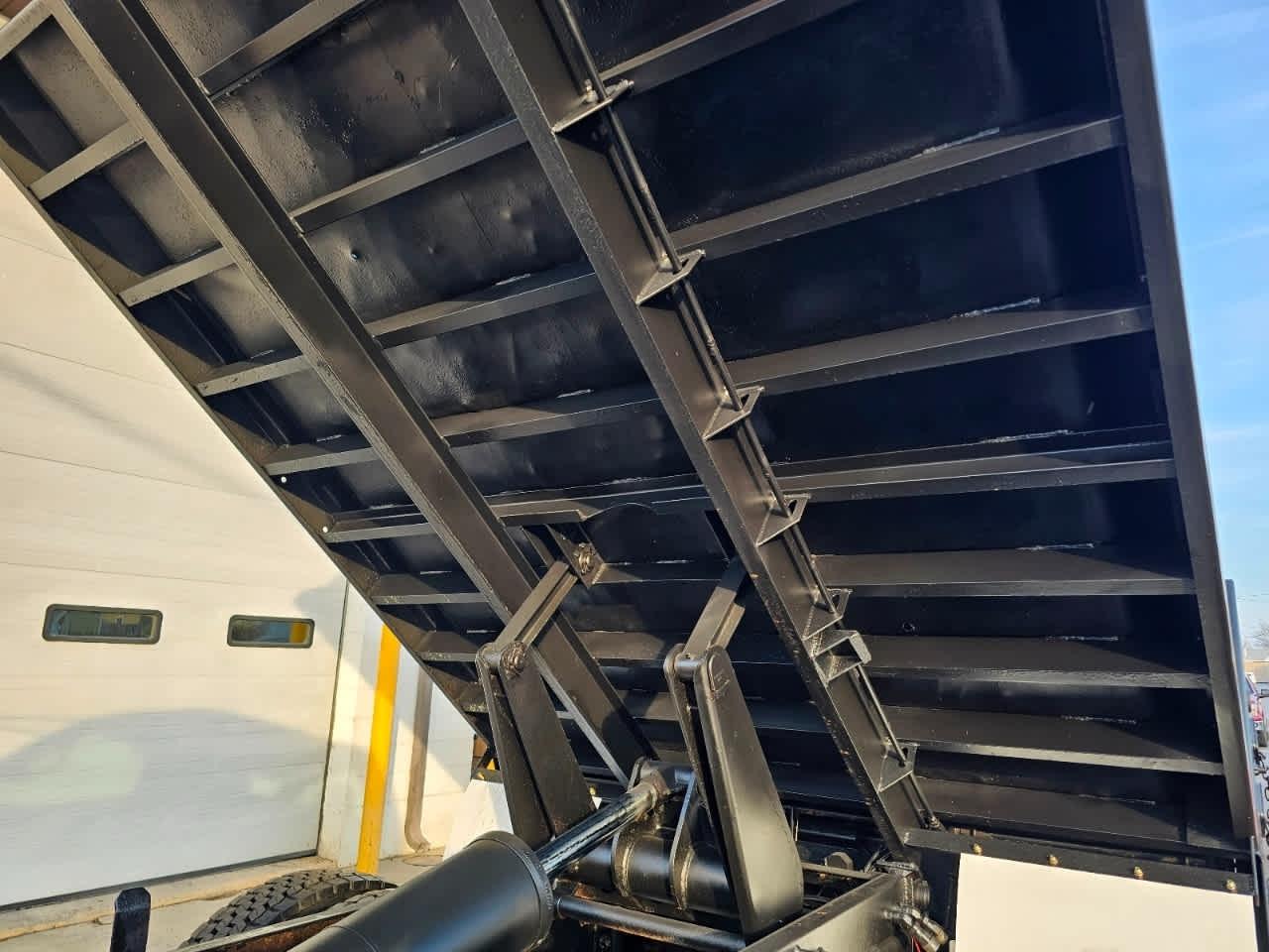 Ford Super Duty F-750 Straight Frame Reg Cab XL 2015