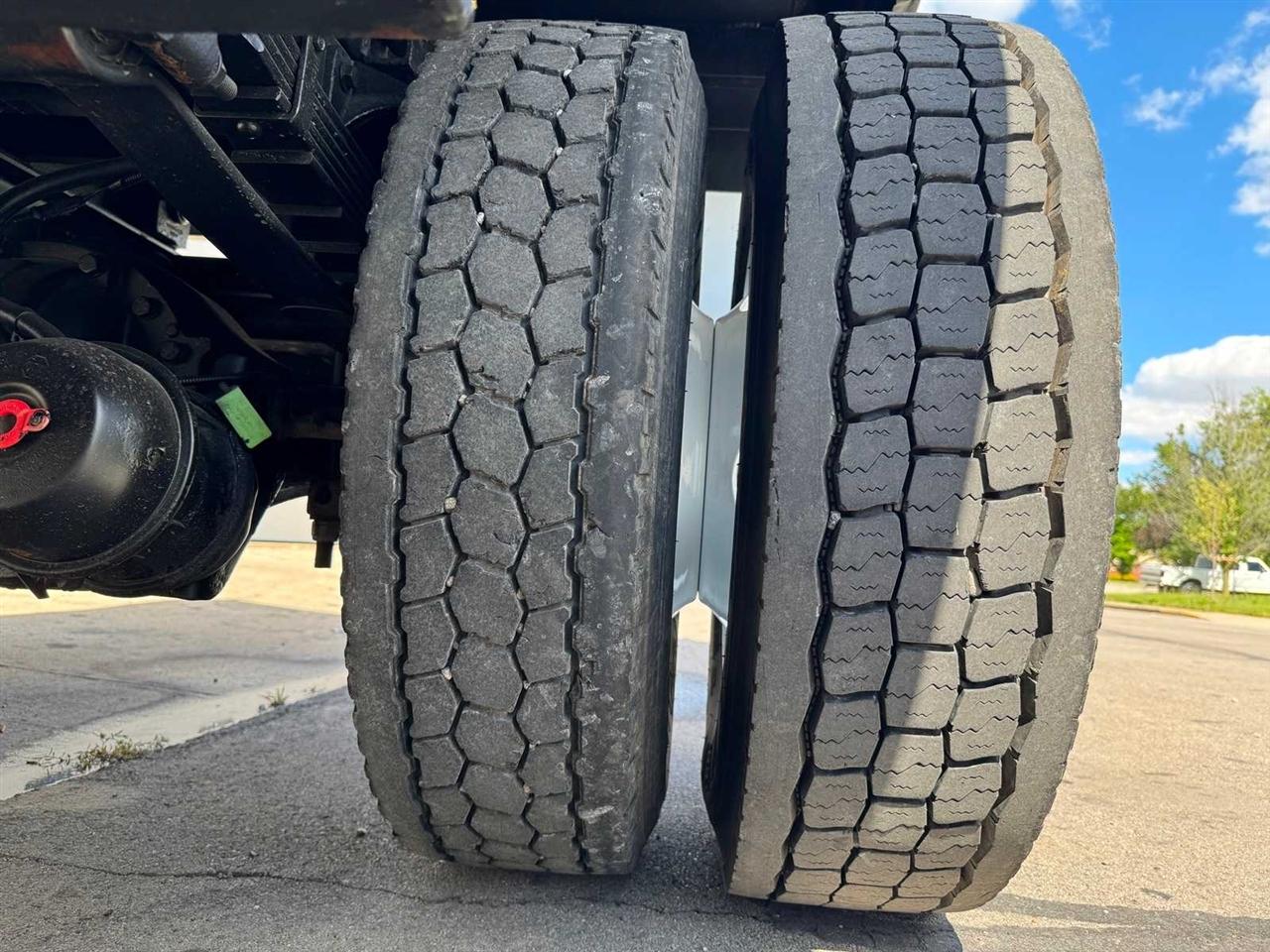 2015 Ford Super Duty F-750 Straight Frame 23