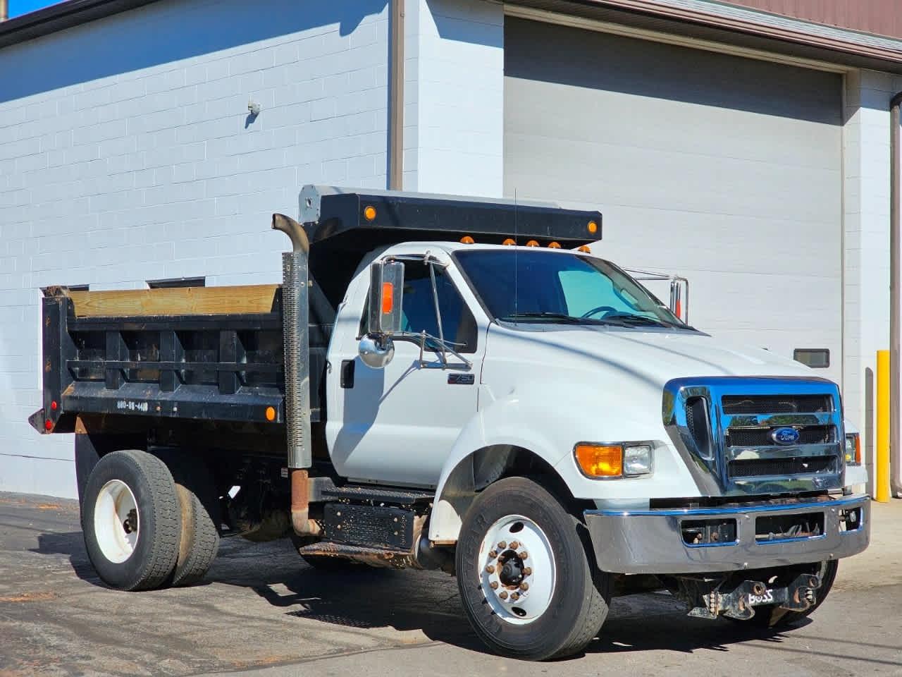 Ford Super Duty F-750 Straight Frame Reg Cab XL 2015