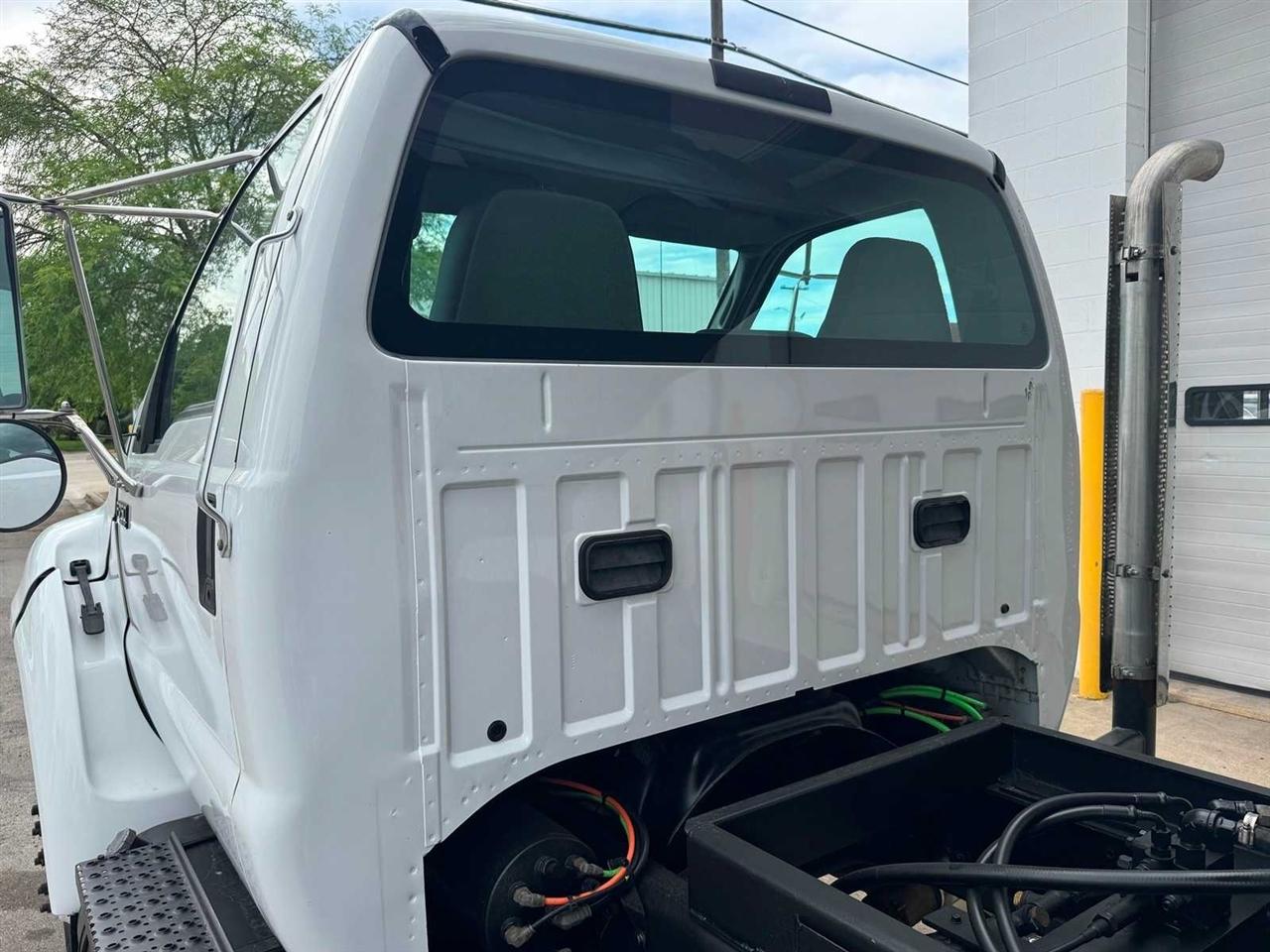 2015 Ford Super Duty F-750 Straight Frame 20