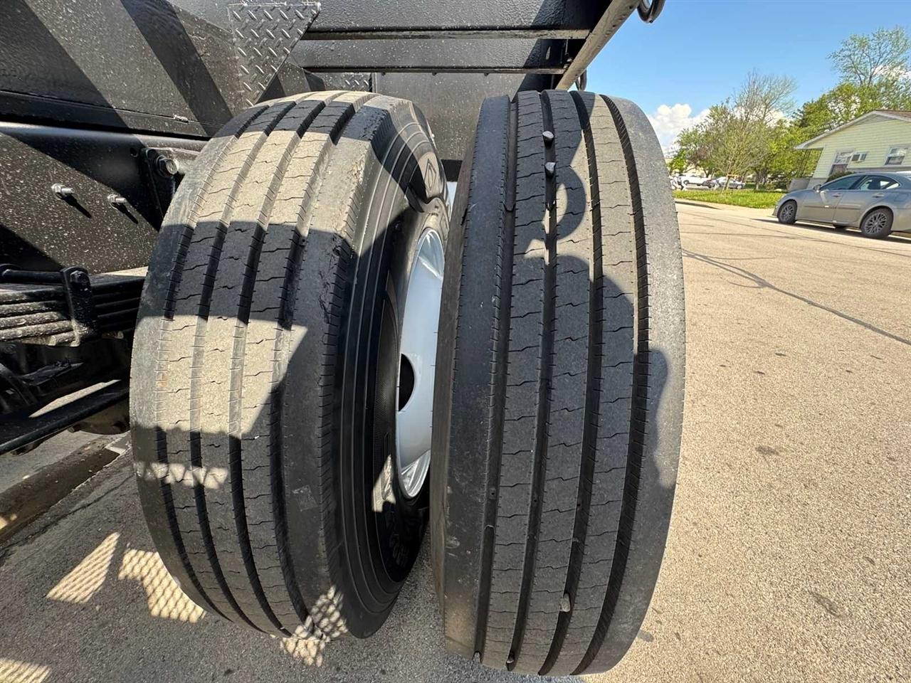 Ford Super Duty F-650 Straight Frame Reg Cab XL 2012