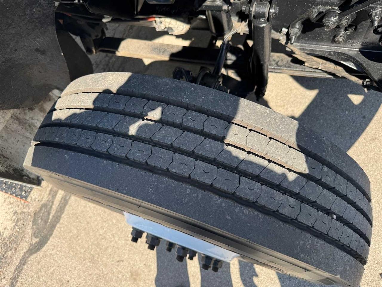 Ford Super Duty F-650 Straight Frame Reg Cab XL 2012