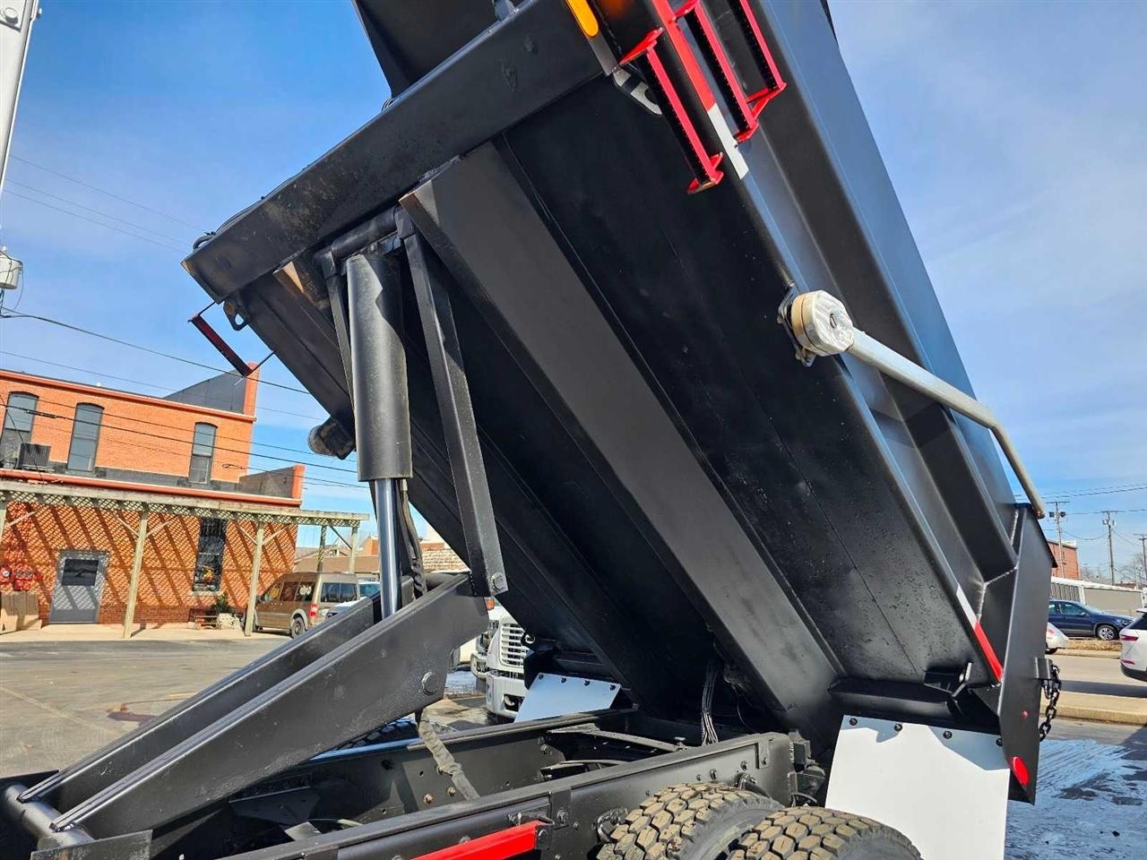 Ford Super Duty F-650 Straight Frame Reg Cab XL 2012