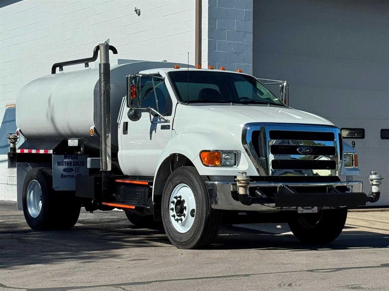 Ford Super Duty F-750 Straight Frame Reg Cab XL 2015