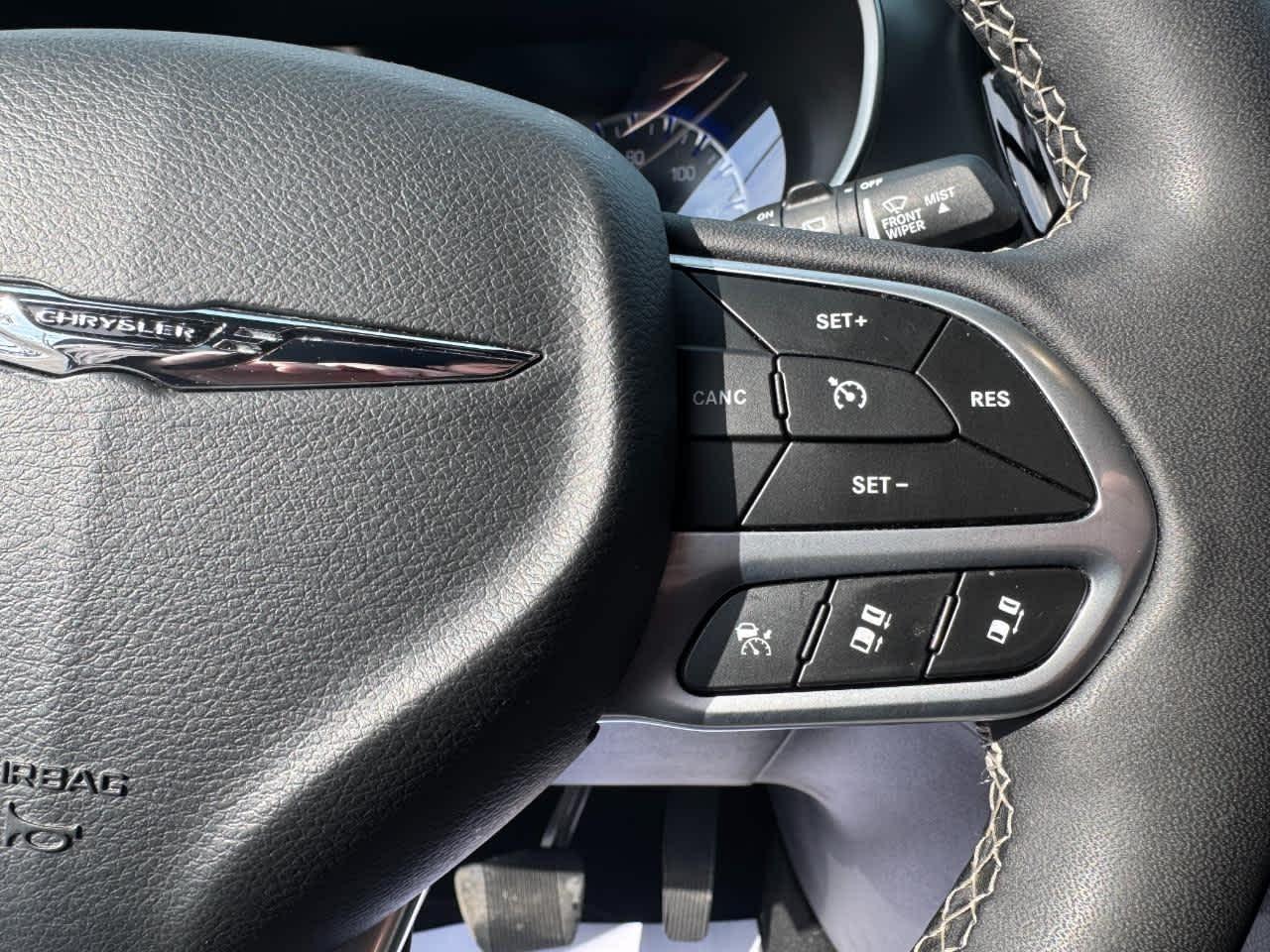 Chrysler Pacifica Select FWD 2025