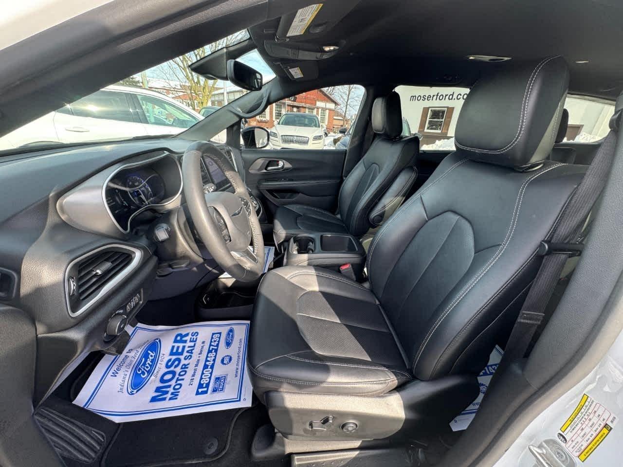 Chrysler Pacifica Select FWD 2025