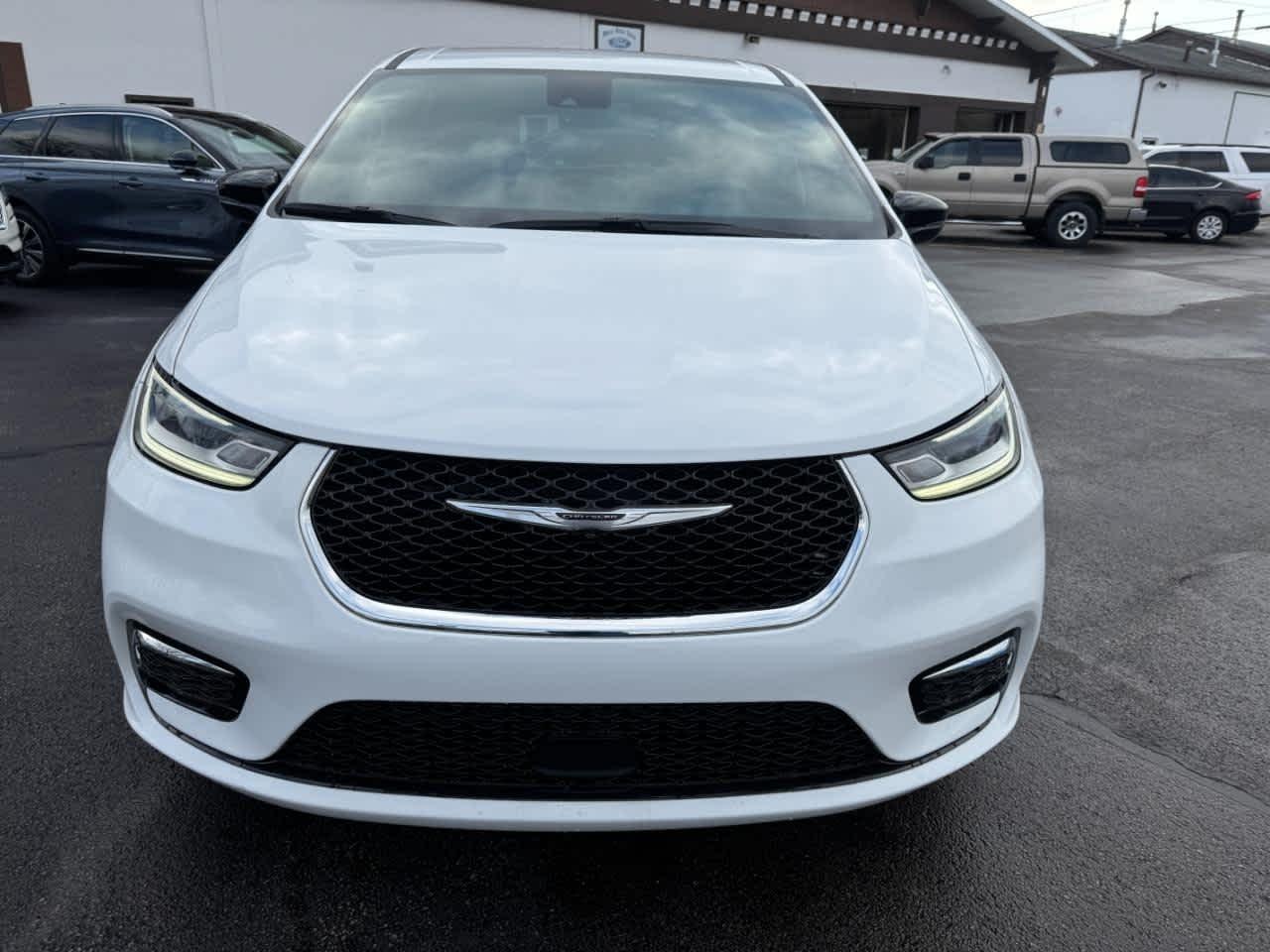 Chrysler Pacifica Select FWD 2025