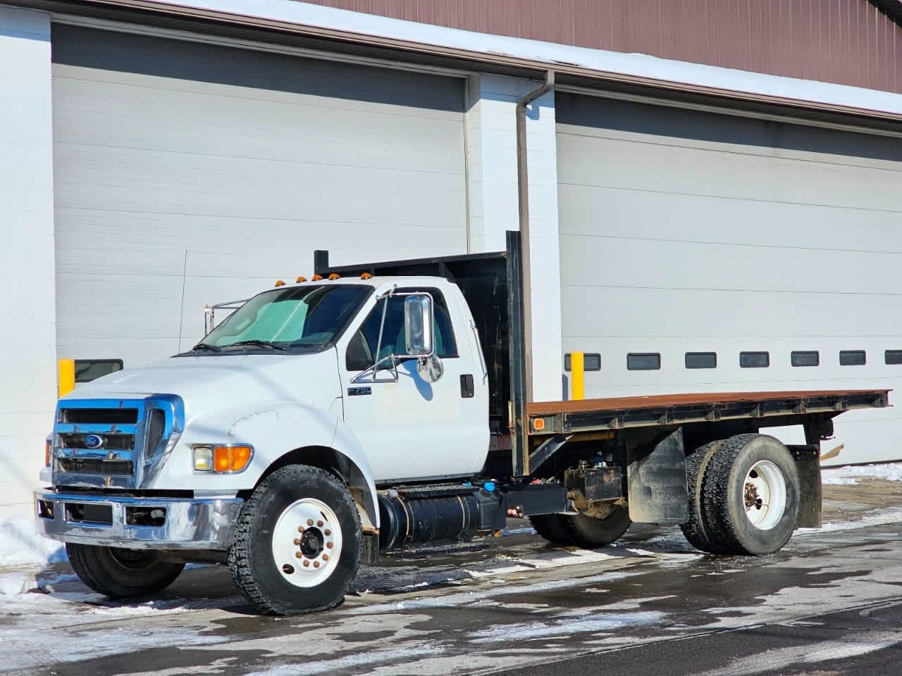 Ford Super Duty F-750 Straight Frame Reg Cab XL 2011