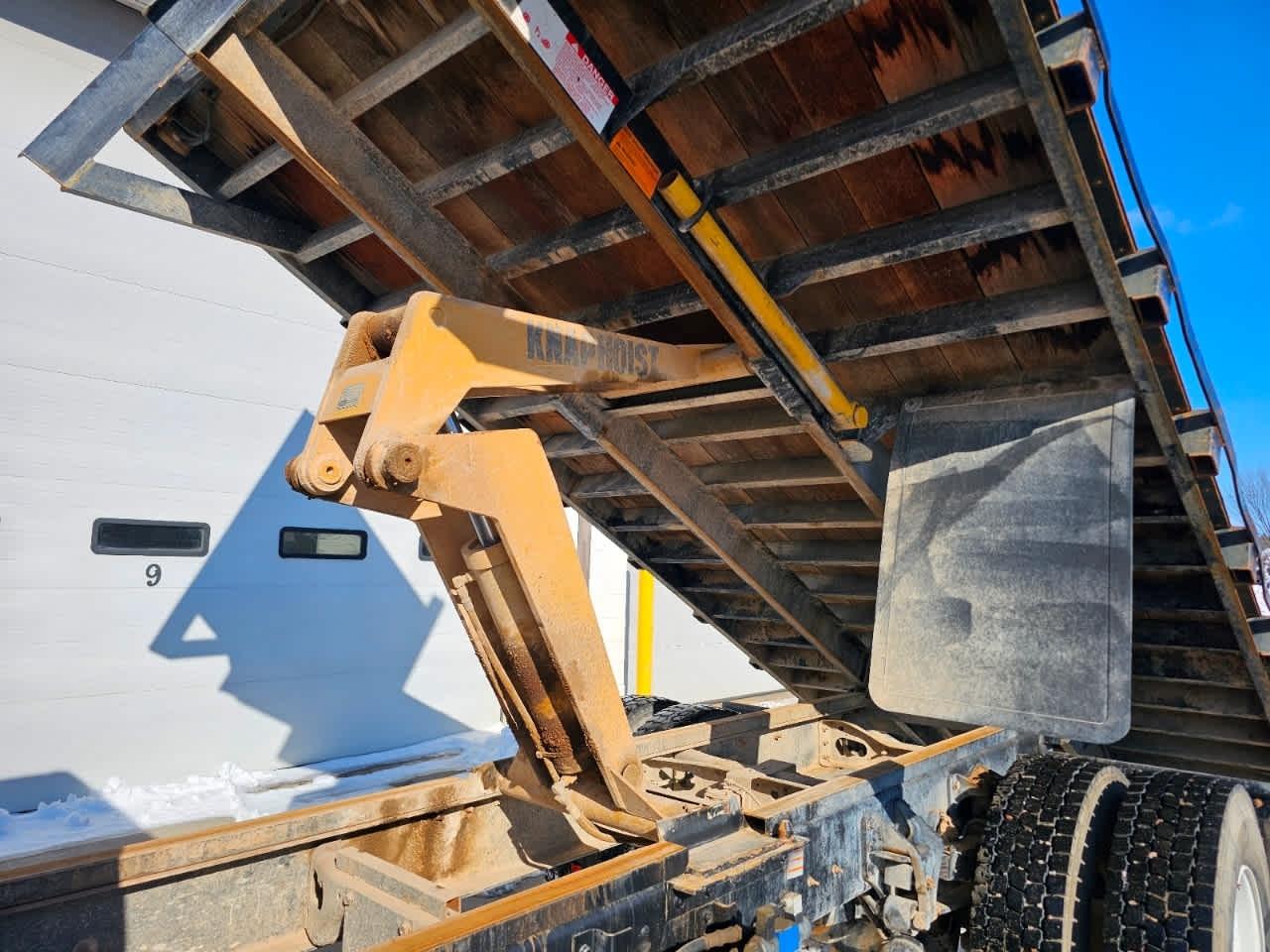 Ford Super Duty F-750 Straight Frame Reg Cab XL 2011