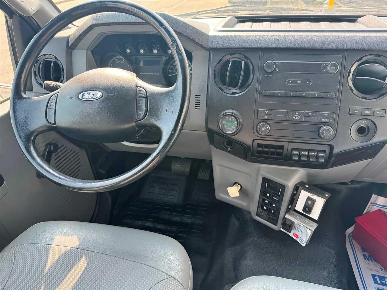 Ford Super Duty F-750 Straight Frame Reg Cab XL 2011