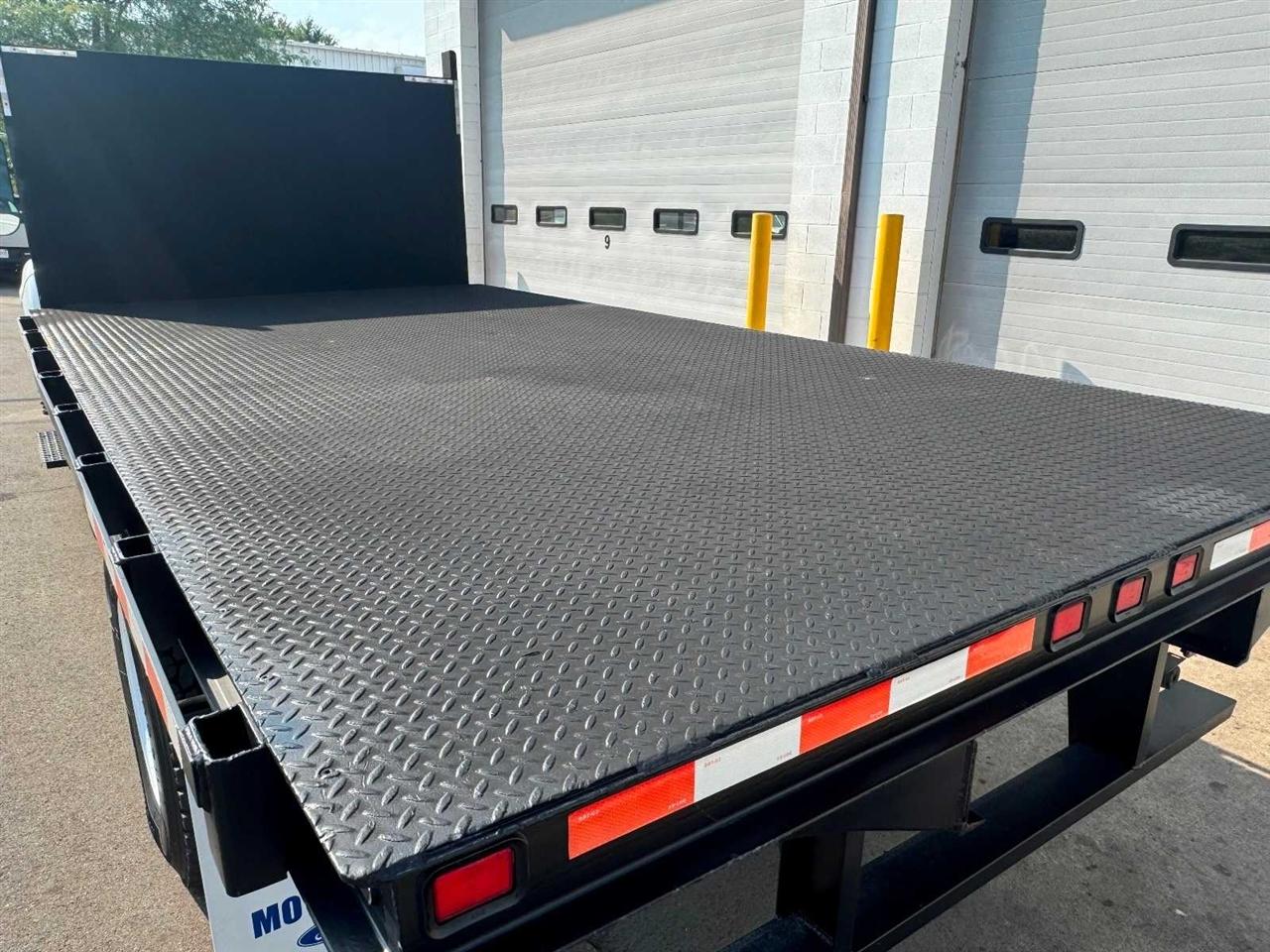 Ford Super Duty F-750 Straight Frame Reg Cab XL 2011