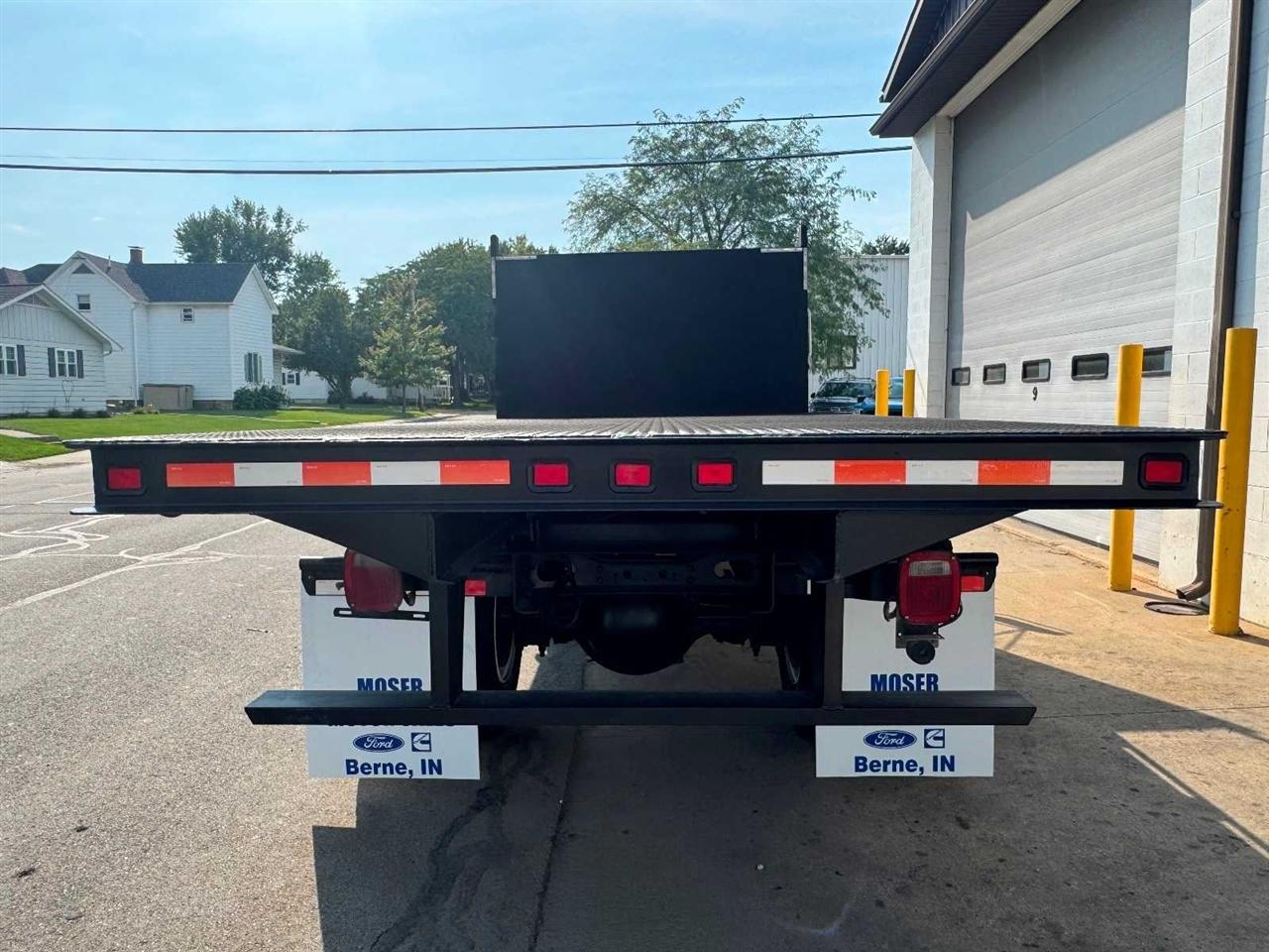 Ford Super Duty F-750 Straight Frame Reg Cab XL 2011