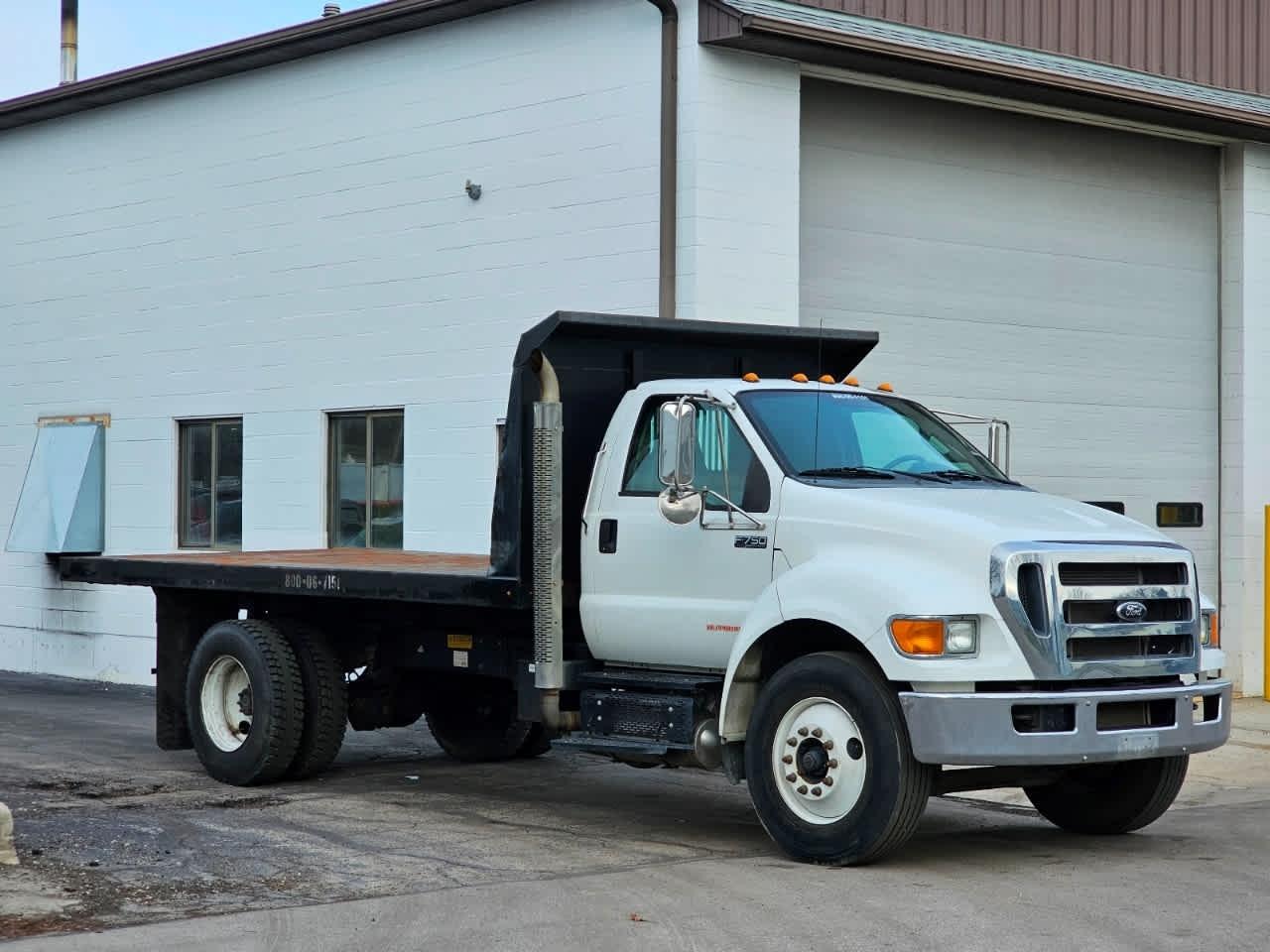 Ford Super Duty F-750 Straight Frame Reg Cab XL 2015